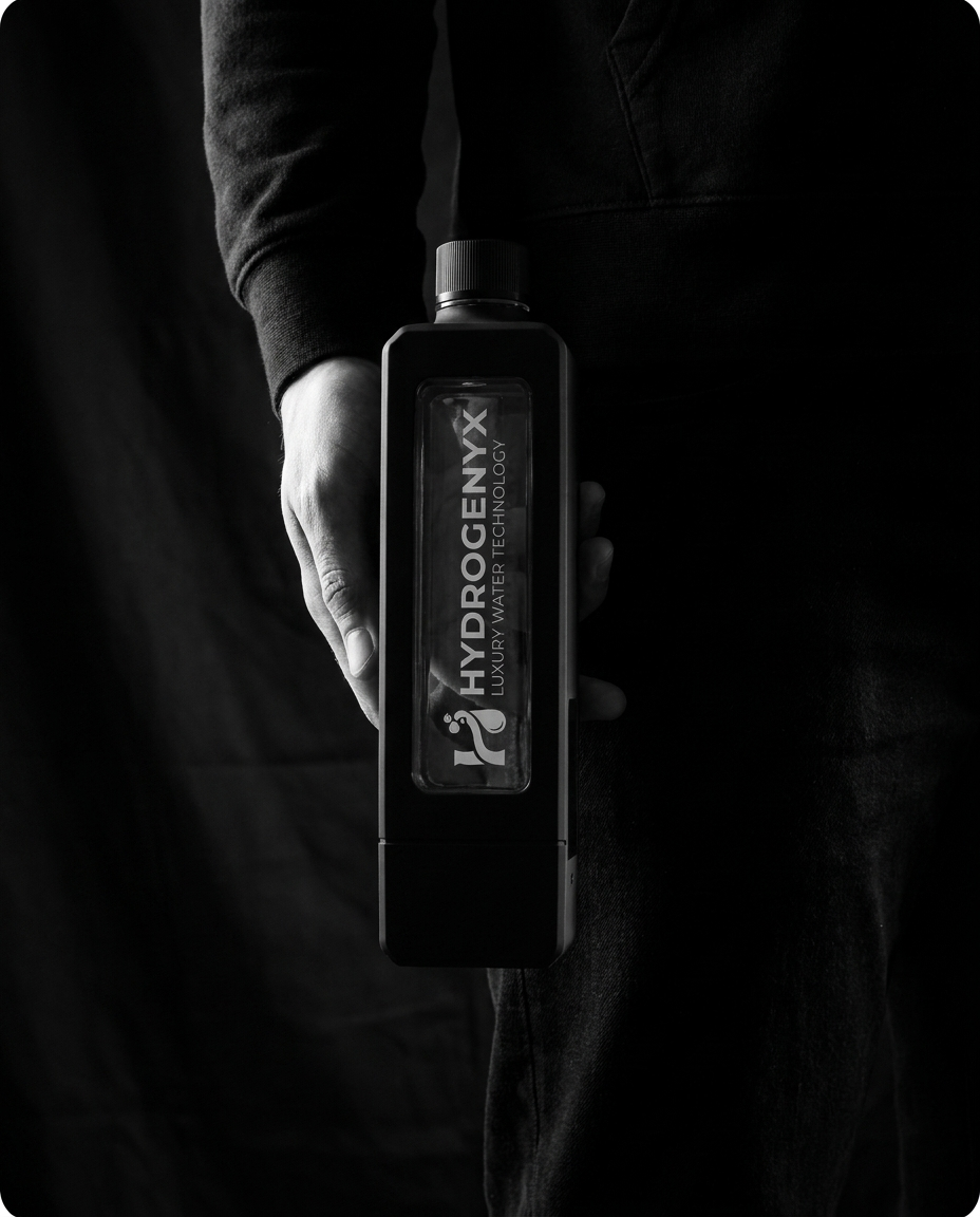 HYDROGENYX Flask - lifestyle noir et blanc